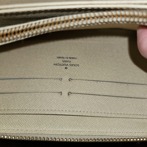 Louis Vuitton Damier Azur Zippy Wallet - Picture 9 of 15